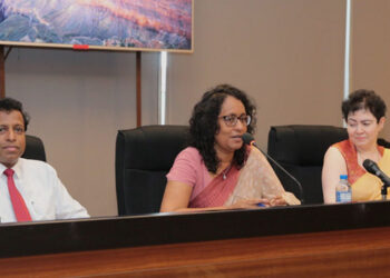 “දේශපාලනඥයින් පාසල්වලට ගෙන්වා ගැනීම නතර කරන්න”- අග්රාමාත්ය හරිනි කියයි