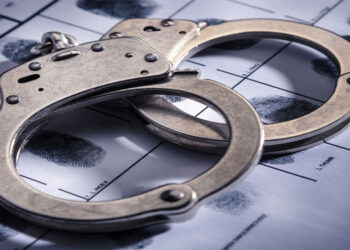 කඩුවක් අරගෙන පී.එච්.අයි. පසුපස පැන්නූ සැකකරුට වැඩ වරදියි