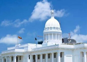 ආරක්ෂකයෝ 97ක් සිටියදී අකුණු සන්නායකය හොරු කපාගෙන ගිහින්