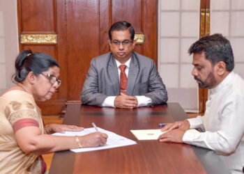 වැඩබලන අගවිනිසුරු දිවුරුම් දෙයි