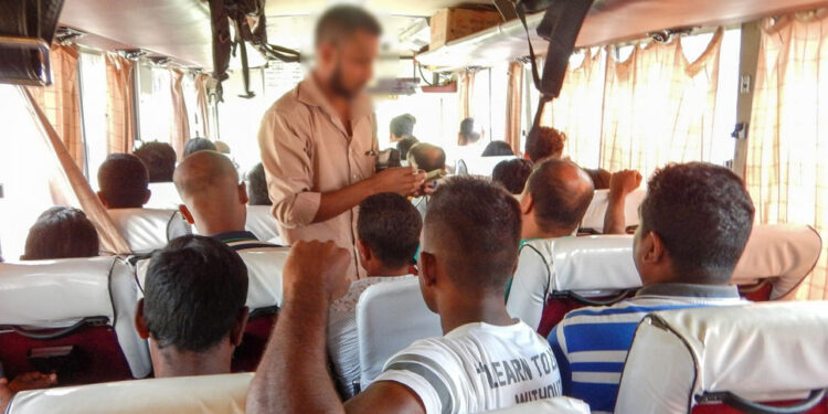 මගීන්ට පාට් දැම්මොත් 1955 ට කියන්න!