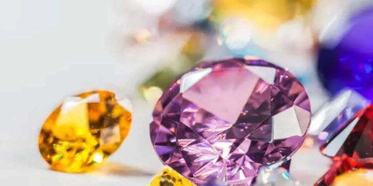 මැණික් ගල් පෙන්නා පොලී කතගේ කෝටි 2කට විදලා