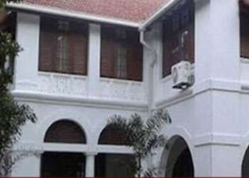 හිටපු අමාත්‍යවරුන් 4ක් නිල නිවාස භාර දෙයි