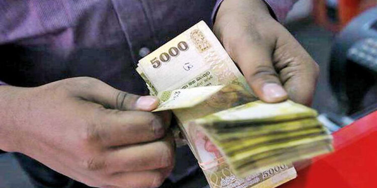 පළාත් සභාව විසුරුවා තිබියදී දකුණේ හිටපු සභාපතිට ලක්ෂ 18ක කාර්යාල දීමනා ගෙවලා