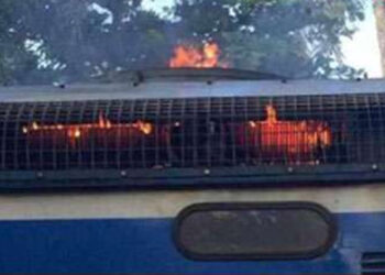 කළුතර දුම්රිය ස්ථානය ආසන්නයේදී දුම්රිය එංජිමක් ගිනි ගනියි