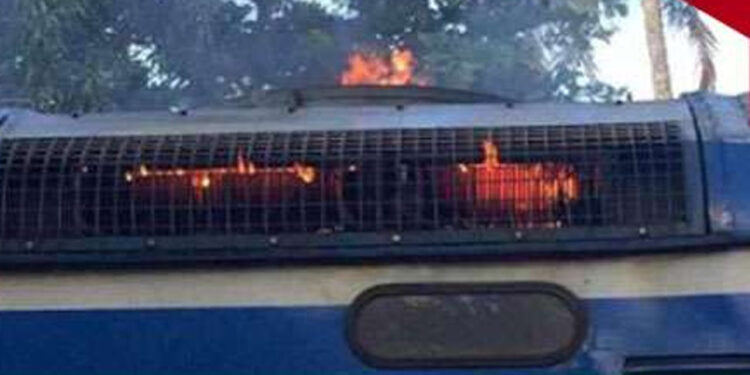 කළුතර දුම්රිය ස්ථානය ආසන්නයේදී දුම්රිය එංජිමක් ගිනි ගනියි