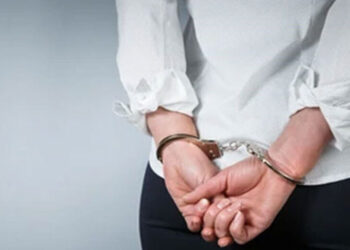 ලක්ෂ 35ක දුම්වැටි කටුනායකින් පිට කරන්න ගිය කාන්තාවක් අල්ලයි