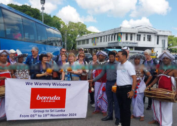 අයිස්ලන්තයෙන් සංචාරකයින් පිරිසක් ශ්‍රී ලංකාවට