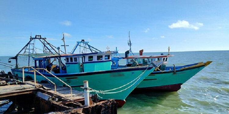 මත්ද්රව්ය කිලෝග්රෑම් 500 ක් සමග මෙරට බෝට්ටු දෙකක් ඉන්දීය නාවික හමුදා අත්අඩංගුවට