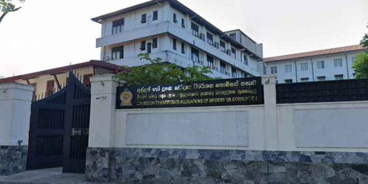 විදුහල්පතිනිය අල්ලස් දැලේ