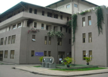 ජෝන් කොතලාවල විශ්වවිද්‍යාලයේ සිසුන් පිරිසක් රැගත් බස් රථයක් පෙරළී දෙදෙනෙකු මරුට: 35කට අධික පිරිසකට තුවාල