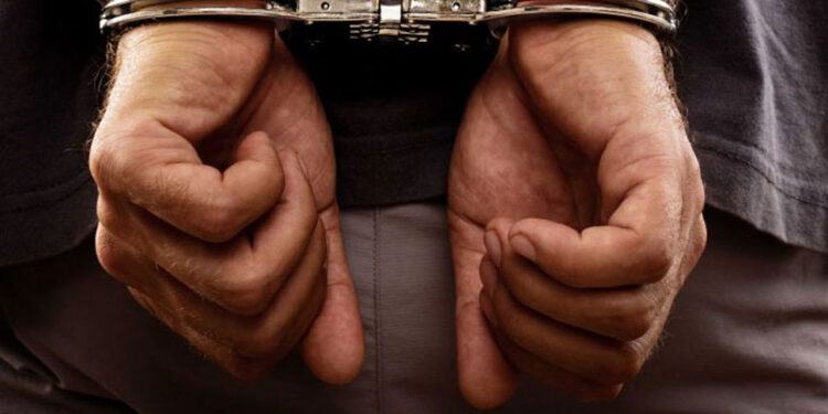 පෙම්වතියට අපූරු ද﻿﻿ඬුවමක් දෙන්න ගිය පෙම්වතාට මාංචු