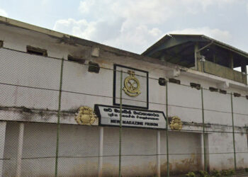 රැඳවියන්ට දුරකතන සැපයූවැයි මැගසින් බන්ධනාගාර ප්‍රධාන ජේලර්ගේ සහ ගබඩා භාරකරුගේ වැඩ තහනම්