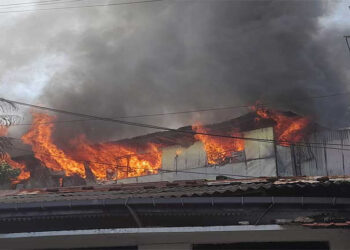 රාජගිරියේ ඇඟලුම් කර්මාන්ත ශාලාවක ගින්නක්