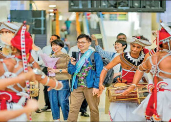 වසර 5කට පසුව සංචාරකයින් පැමිණීම ලක්ෂ 20 ඉක්මවයි