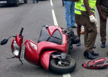 පියා සමග යතුරු පැදියෙන් ගිය දුව බසයට යටවී මරුට