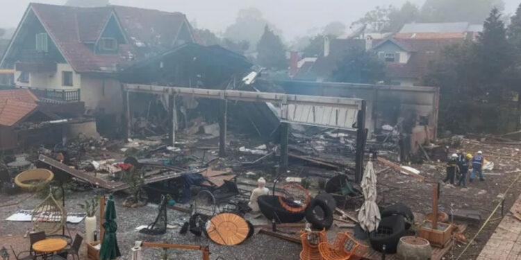 ගුවන් නියමුවාට සහ ඔහුගේ පවුලේ 10 දෙනෙකුට මරු කැඳවූ ගුවන් අනතුර