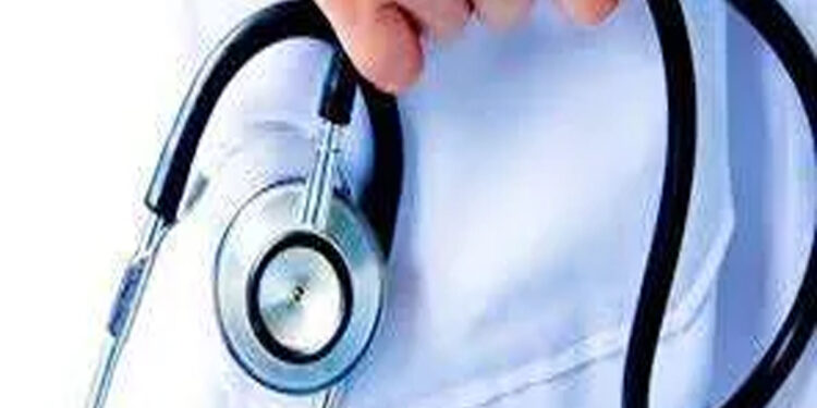 වෛද්යවරුන්ගේ විශ්රාම වයස් සීමාව දීර්ඝ කිරීමට පියවර