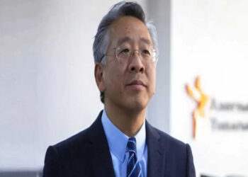 ඩොනල්ඩ් ලූ අද දිවයිනට