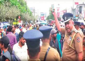 ගුරු සේවයට බඳවා ගන්නැයි ඉල්ලා  ඉසුරුපාය වටලති – විරෝධතාව විසුරුවයි