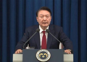 දකුණු කොරියානු ජනපති අත්අඩංගුවට ගැනීමට වරෙන්තුවක්