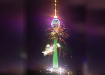 නෙළුම්කුළුනේ වේලාව!