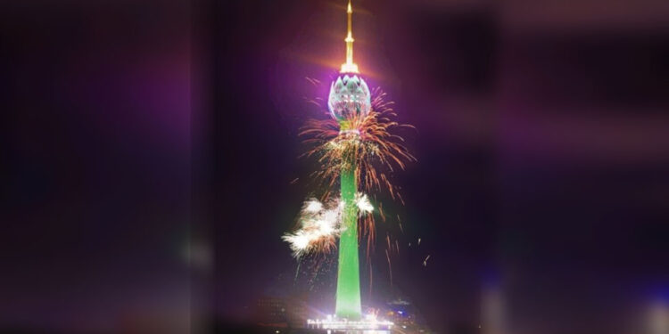 නෙළුම්කුළුනේ වේලාව!