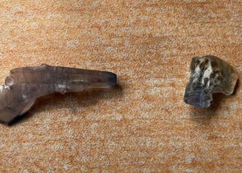 පිස්තෝලයක හැඩය ගත් මැණිකක් හමුවෙයි