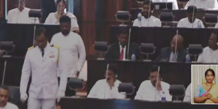 ජනපති පාර්ලිමේන්තුවට