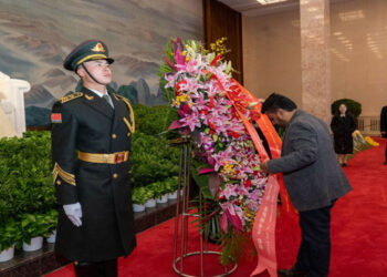 මාඕ සේතුං ස්මාරකයට ජනපති ආචාර දක්වයි