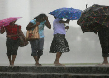 පළාත් කිපයකට අදත් තද වැසි