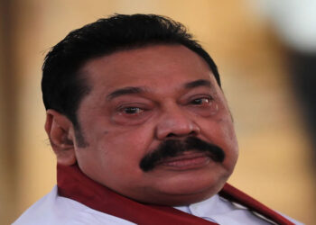 “සියලු දේ ආපසු ගත්තත් මහින්ද රාජපක්ෂ කෙඳිරිගාන්නේ නෑ”