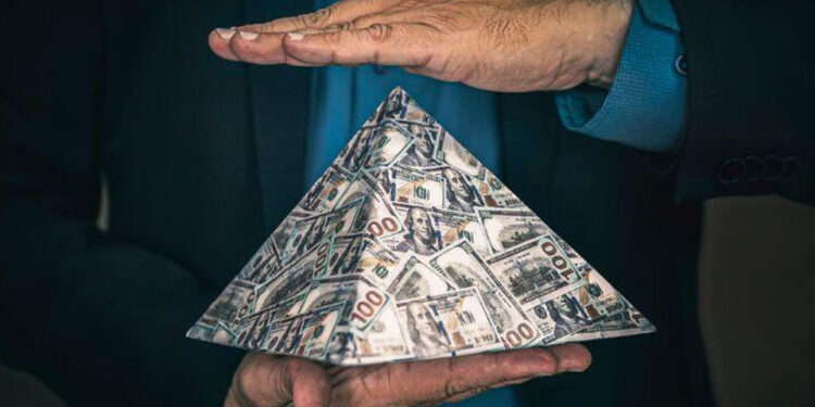 ඔන්ලයින් රැකියා පෙන්වා පිරමිඩ සමාගමක් කෝටි ගණන් ගරලා