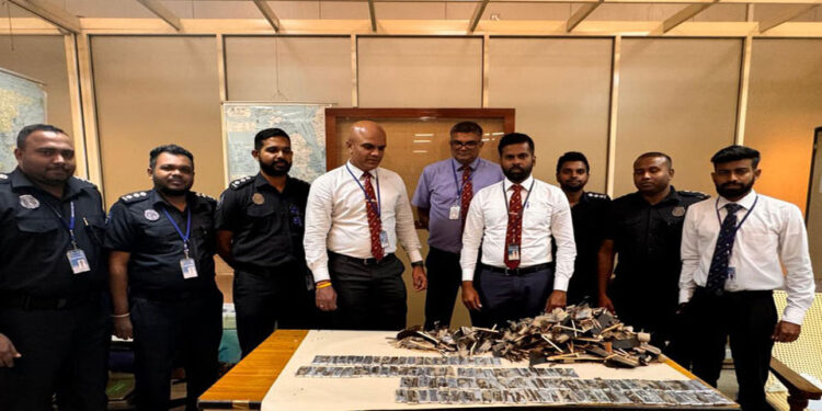 කොකේන් සමඟ විදෙස් ජාතිකයා ගුවන් තොටේදී මාට්ටු