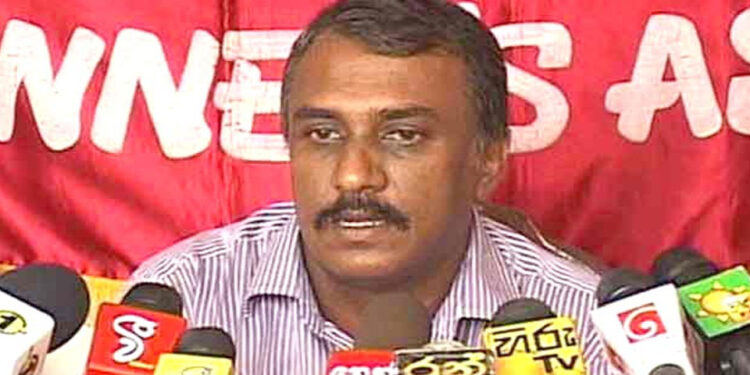 බස් රථවල සිවිල් ඇඳුමින් සැරසී ඉන්නවට වඩා මාර්ගයේ සිට නීතිය ක්‍රියාත්මක කරන්න