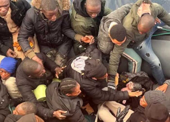 මුහුදේ උපන් කුමරා බේරා ගනිති