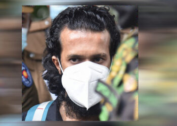 පොඩි ලැසී ඉන්දියාවේ මුම්බායි හිදී අත්අඩංගුවට