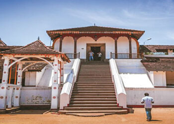 ‘රත්නපුර සමන් දේවාලයේ ඇත් දළ ජෝඩු 2ක් අතුරුදන්’: බෞද්ධ කටයුතු නි. කොමසාරිස්ගෙන් පොලිසියට පැමිණිල්ලක්