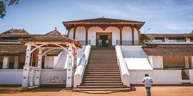 ‘රත්නපුර සමන් දේවාලයේ ඇත් දළ ජෝඩු 2ක් අතුරුදන්’: බෞද්ධ කටයුතු නි. කොමසාරිස්ගෙන් පොලිසියට පැමිණිල්ලක්