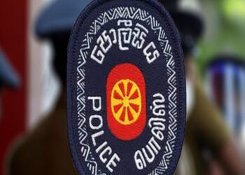 හිටපු පීසී ගේ ඇතුලේ කසිප්පු පෙරලා