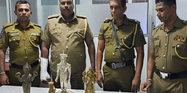 දේවාලයකින් සොරකම් කළ ප්රතිමා 4ක් සමඟ දෙදෙනකු අත්අඩංගුවට
