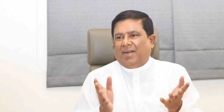 ආණ්ඩුව රටේ ප්රශ්න පැත්තකට දාලා රනිල්ට බනිනවා