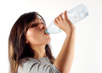 වැඩිය වතුර බොන්න: අව්වේ යන්න එපා