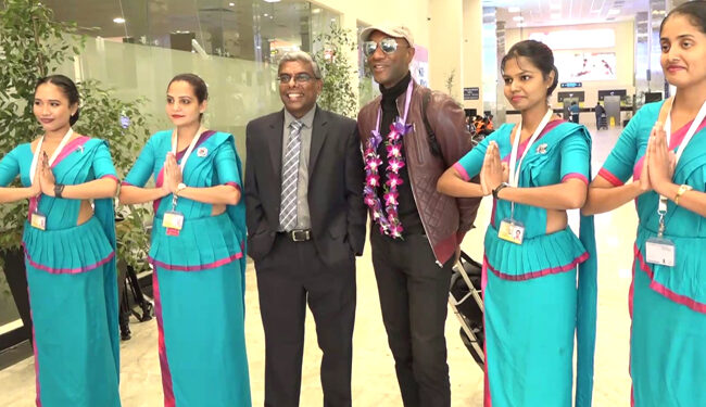 ලෝක ප්රසිද්ධ අමෙරිකානු ගායක Aloe Blacc දිවයිනට