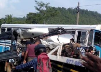 තවත් බස් ලොරි අනතුරක් – 15 දෙනෙකු පමණ  තුවාල ලබා රෝහලේ