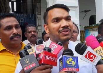 නාමල් රනිල් ගැන සතුටින්