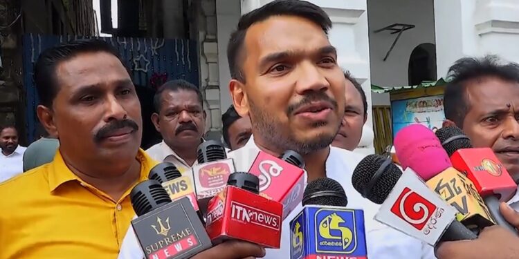 නාමල් රනිල් ගැන සතුටින්