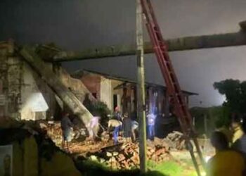 මගී ගුවන් පාලමක් හදිසියේ කඩා වැටිලා