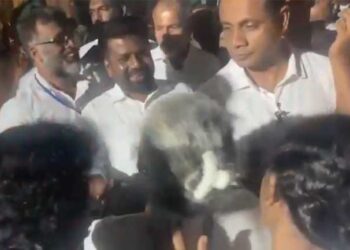 ජනාධිපති හදිසියේ මහනුවරට ගියේ ඇයි ?