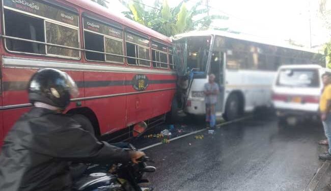 බිහිසුණු බස් අනතුරින් තිහක් රෝහලේ